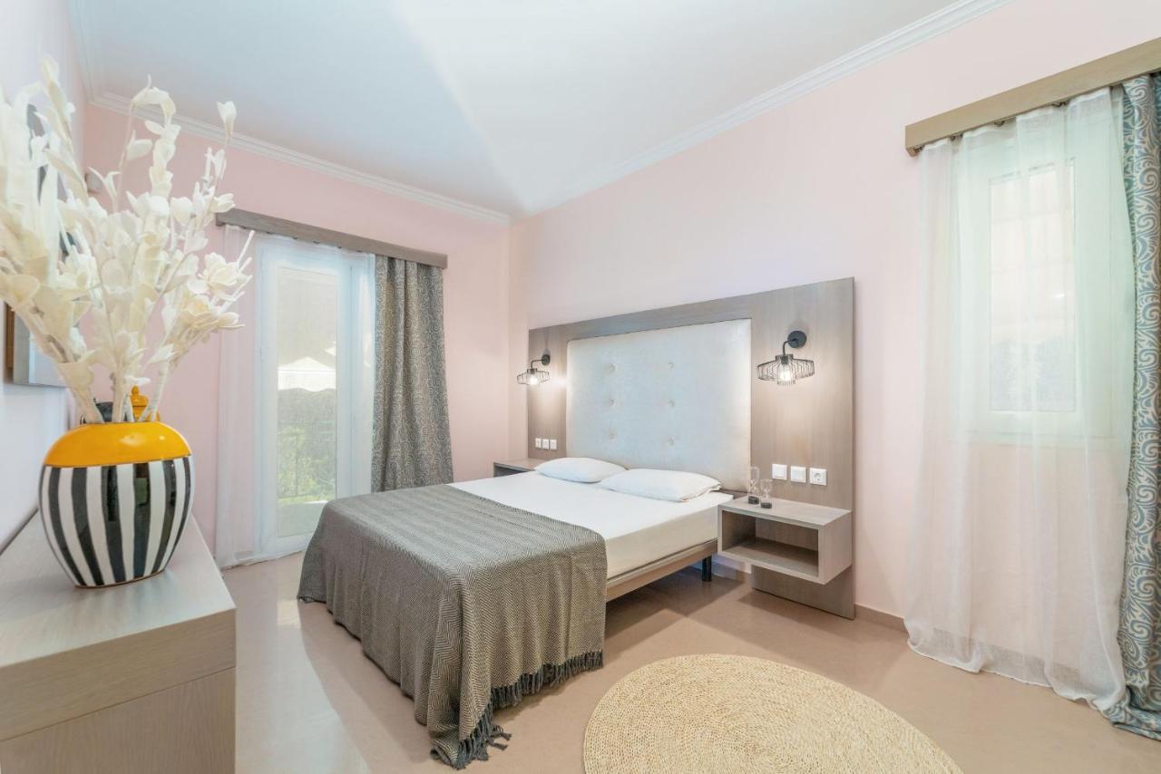 Niver Luxury Suites Lefkada City Ngoại thất bức ảnh